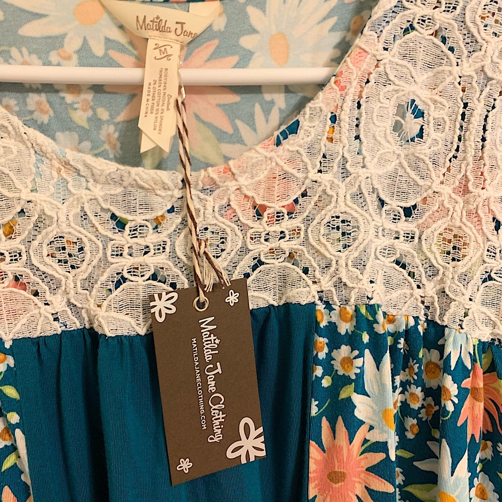 Matilda Jane Woman’s Dream Chaser’s It’s the Weekend floral top size medium NWT - Picture 5 of 6